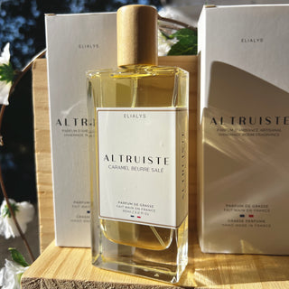 Spray d’Ambiance au Parfum de Grasse, Formule Sans Alcool - ALTRUISTE, 90ml, ±24 heures de tenue sur textiles, Fabriquée en France - Parfum Intense & Longue durée